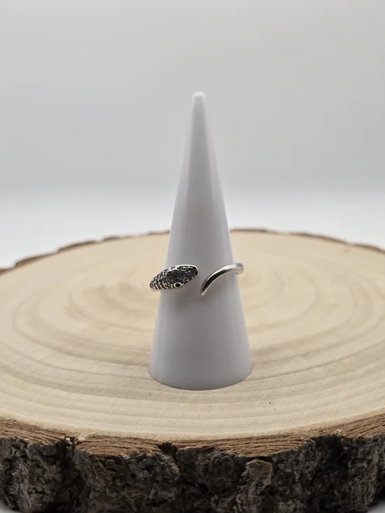 925 Sterling Silver Snake Ring – Adjustable – Crystal Detail - Picture 2 of 9